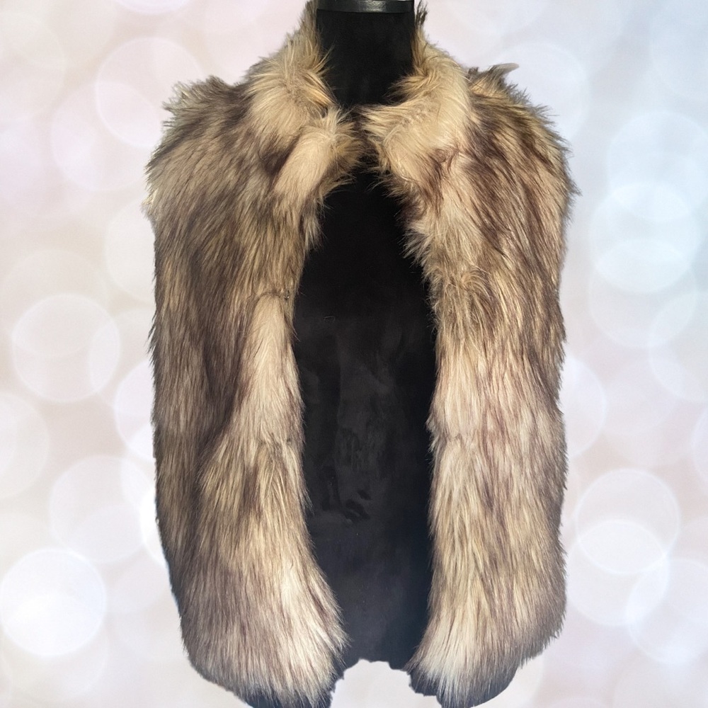 Beautiful Faux Fur Vest (Ci Sono by Cavalini) - Picture 6 of 15